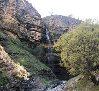 طبیعت بکر و بهاری روستای دشه