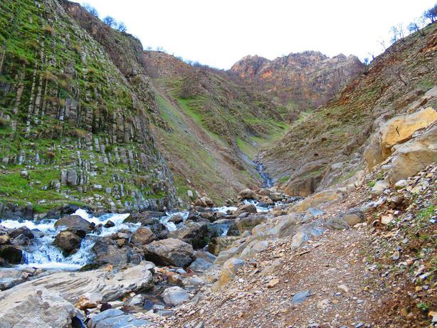 چشمه زیبای سفید آب باینگان