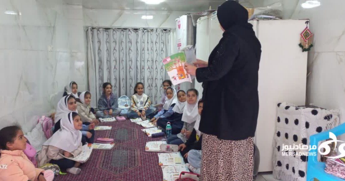 معلم پاوه‌ای که کلاس درسش را در دلِ مغازه چید