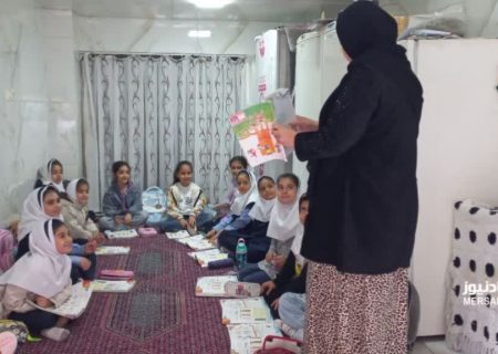 معلم پاوه‌ای که کلاس درسش را در دلِ مغازه چید
