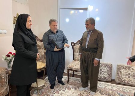 «عطاالله یزدانبخش» پیشکسوت سینما در پاوه تجلیل شد